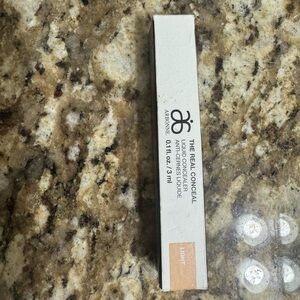 The Real Conceal Liquid Concealer